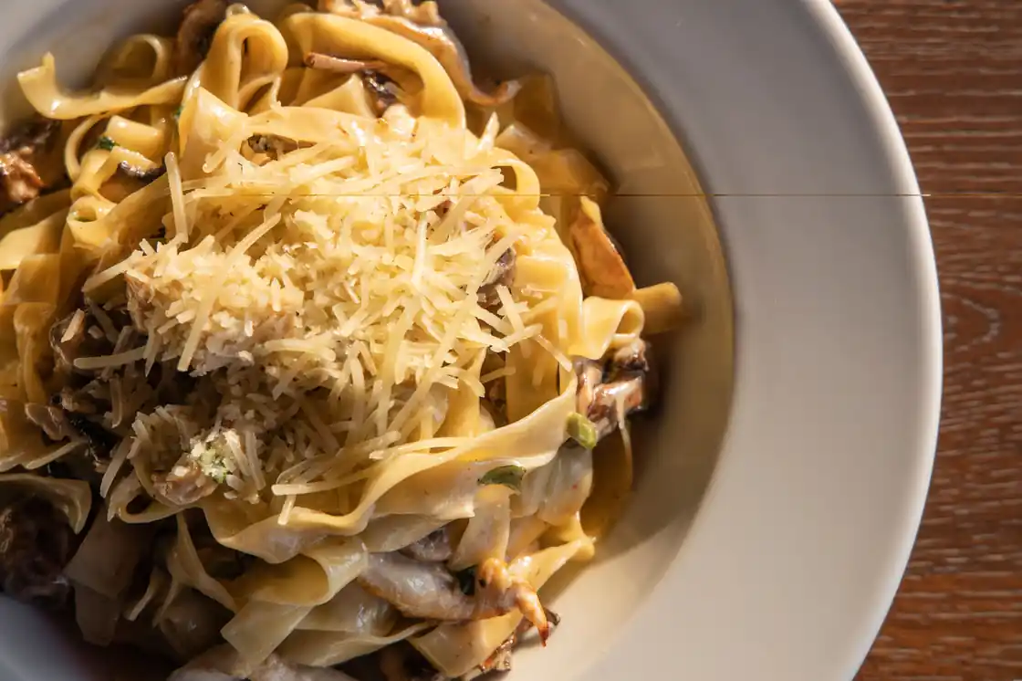 Chicken with Mushrooms, Prosciutto, and Cream
