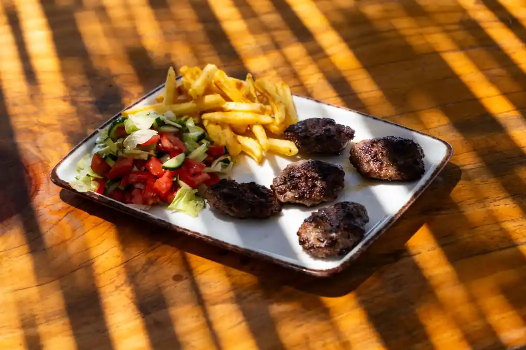 Grecian Beef, Tomato and Cucumber Salad