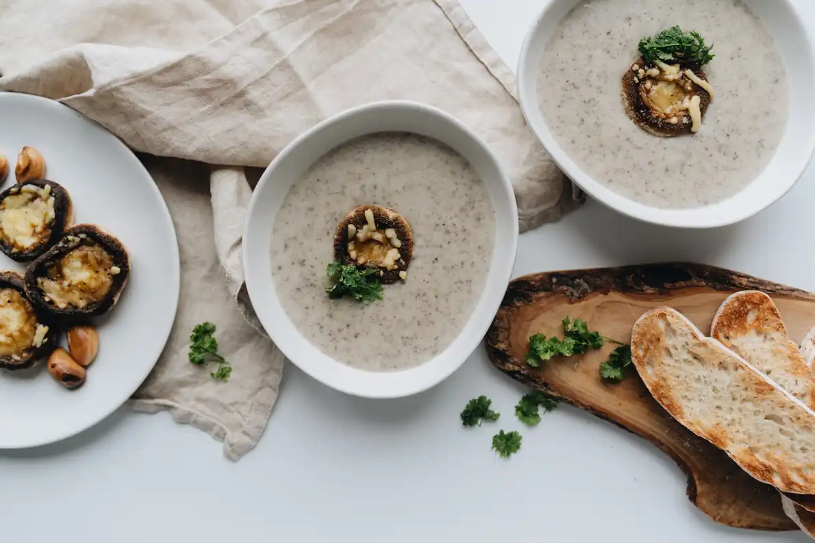 Sopa de champiñones shiitake y queso cheddar